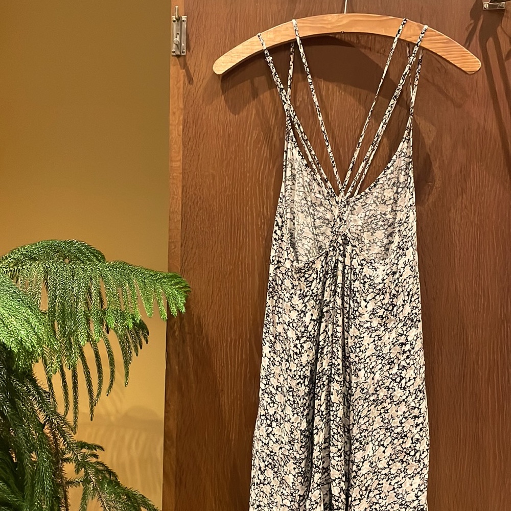 Summer Dress 🌞 - Picture 3 of 5